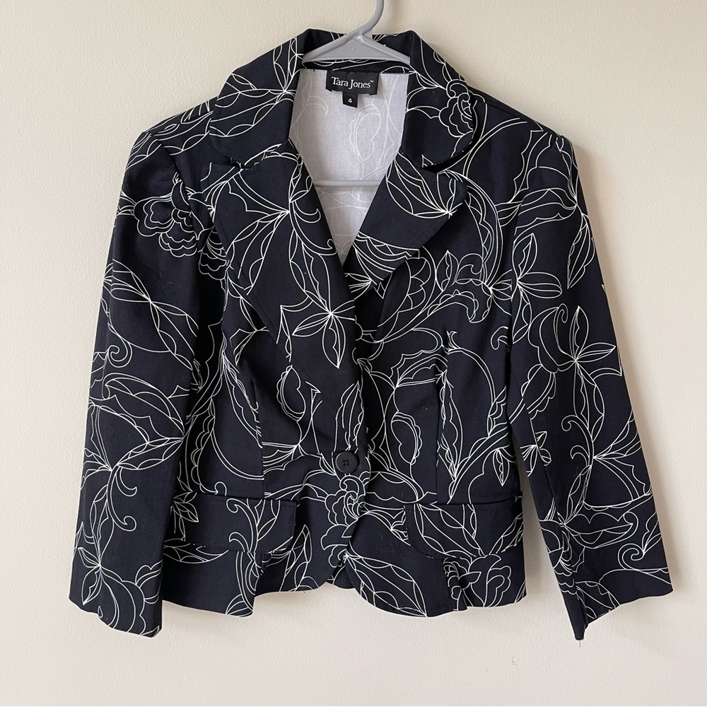 Tara Jones Black and White Floral Blazer